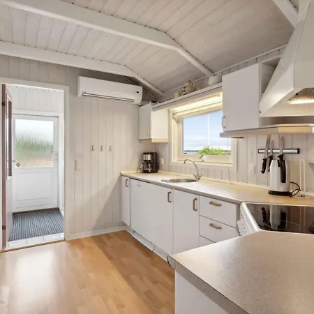 펜션 Lovely Summer House With Sea View *