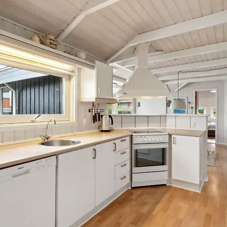 펜션 Lovely Summer House With Sea View 하데르슬레우