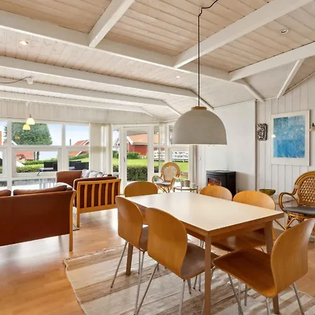 펜션 Lovely Summer House With Sea View *