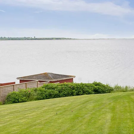 펜션 Lovely Summer House With Sea View 하데르슬레우