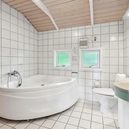 Lovely Summer House With Sea View 펜션