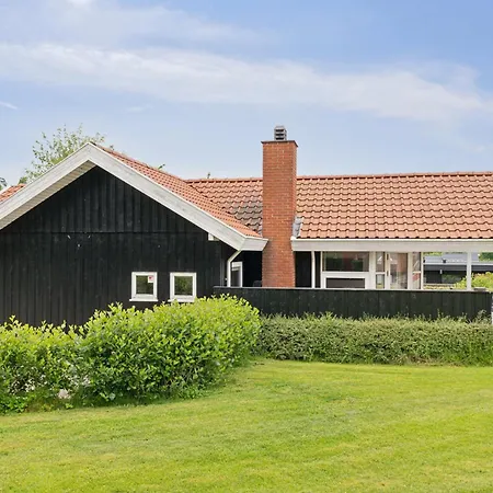Lovely Summer House With Sea View Дом отдыха *