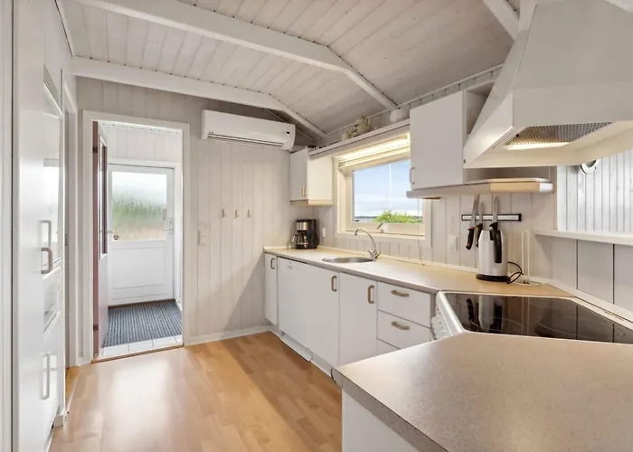 Feriehus Lovely Summer House With Sea View *