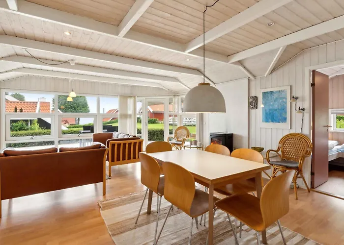 Feriehus Lovely Summer House With Sea View *