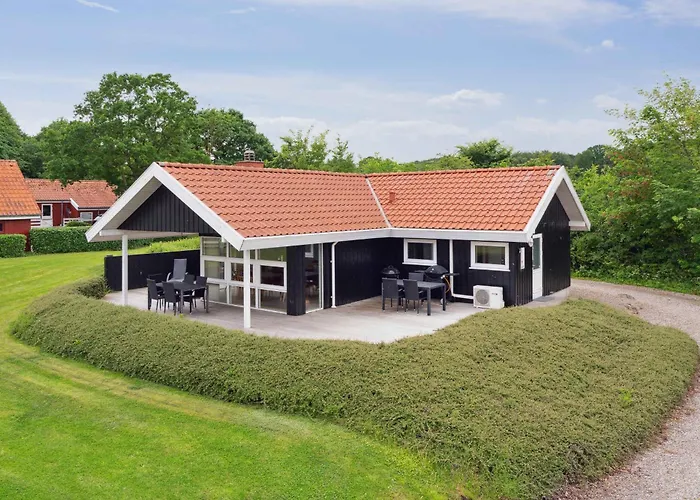 Feriehus Lovely Summer House With Sea View *