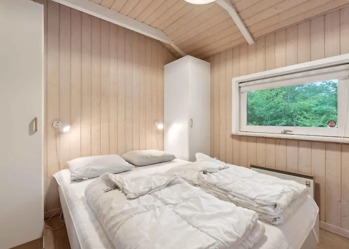 Feriehus Lovely Summer House With Sea View