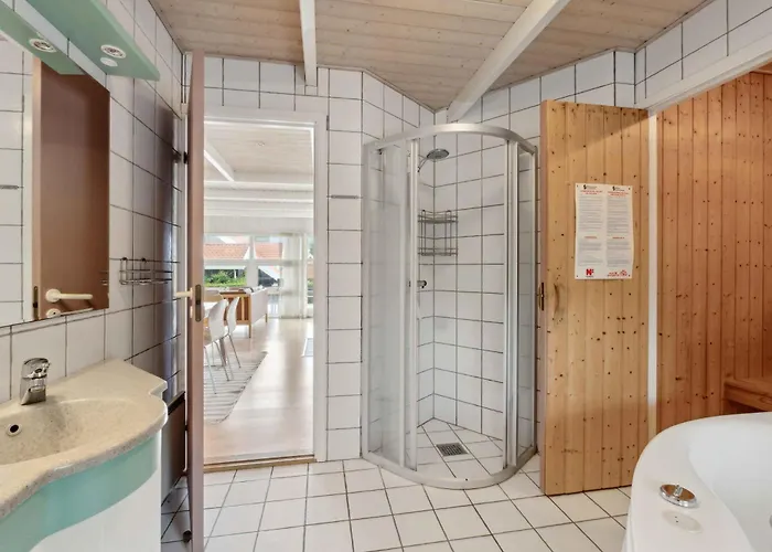 Lovely Summer House With Sea View Feriehus